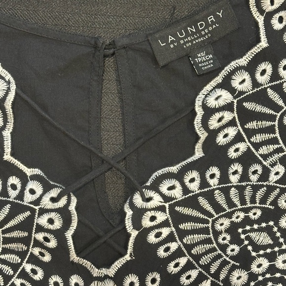Laundry By Shelli Segal Black Top with White Embroidery - Picture 2 of 7